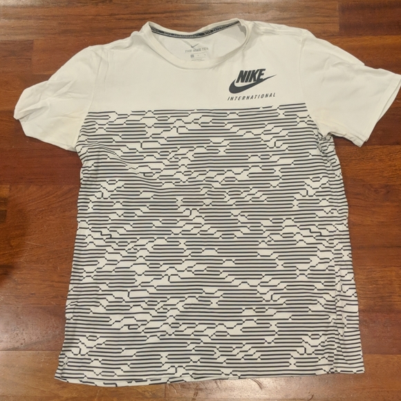Nike Men's International T-Shirt Large - Picture 1 of 3